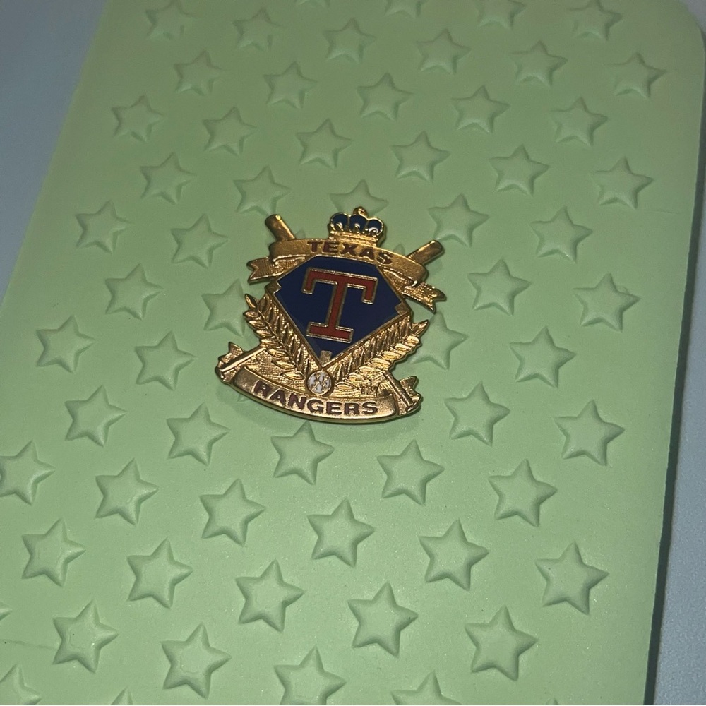 MLB Texas Rangers 1990 Pin - Picture 3 of 5